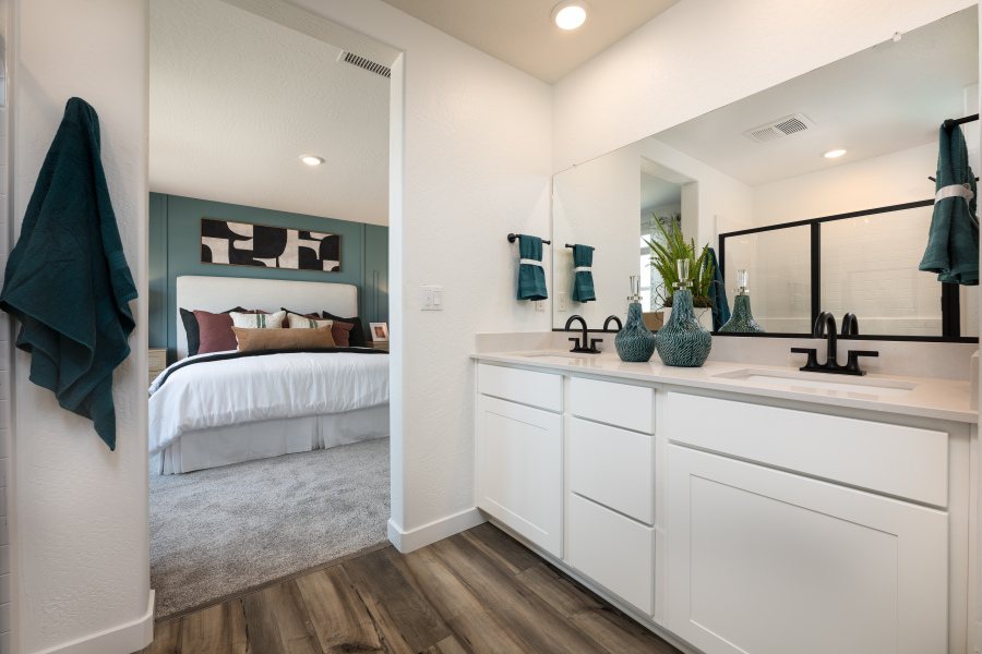A bathroom with a white vanity.