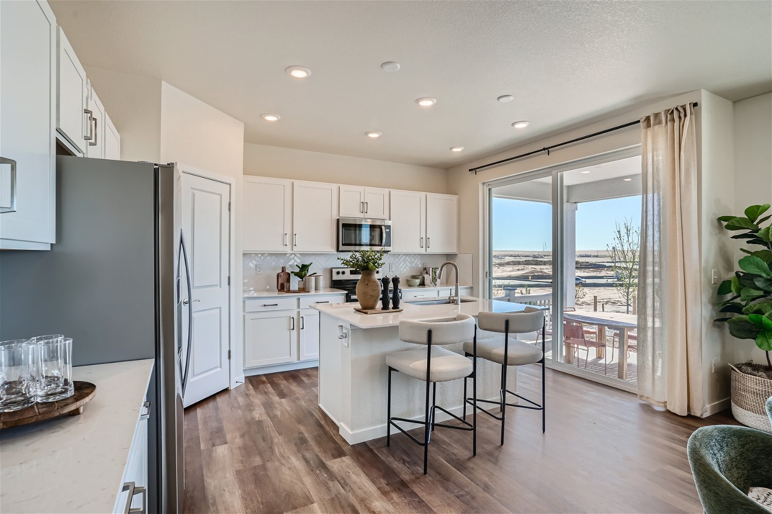 A kitchen with white cabinets.