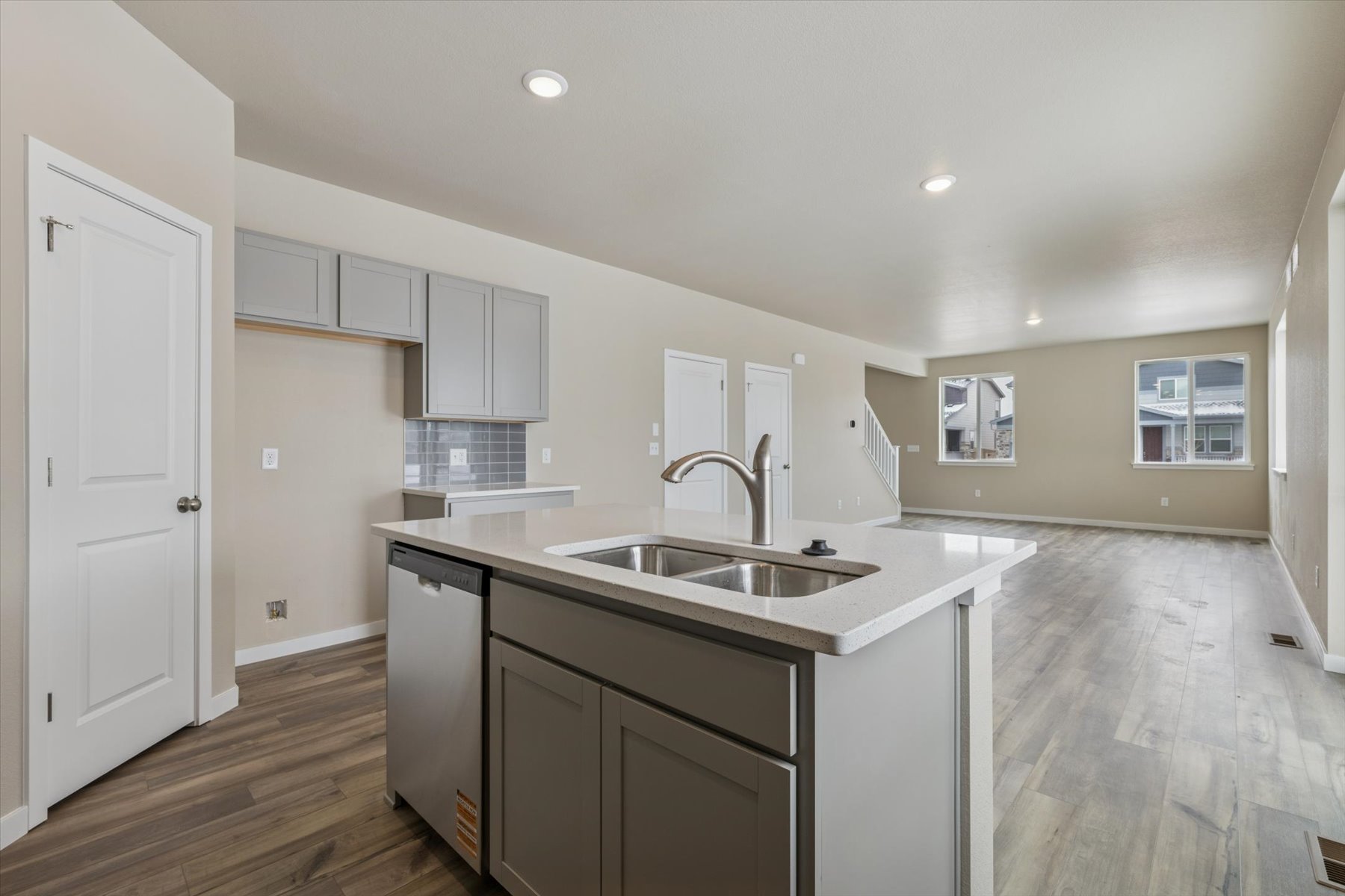 A kitchen with white cabinets.