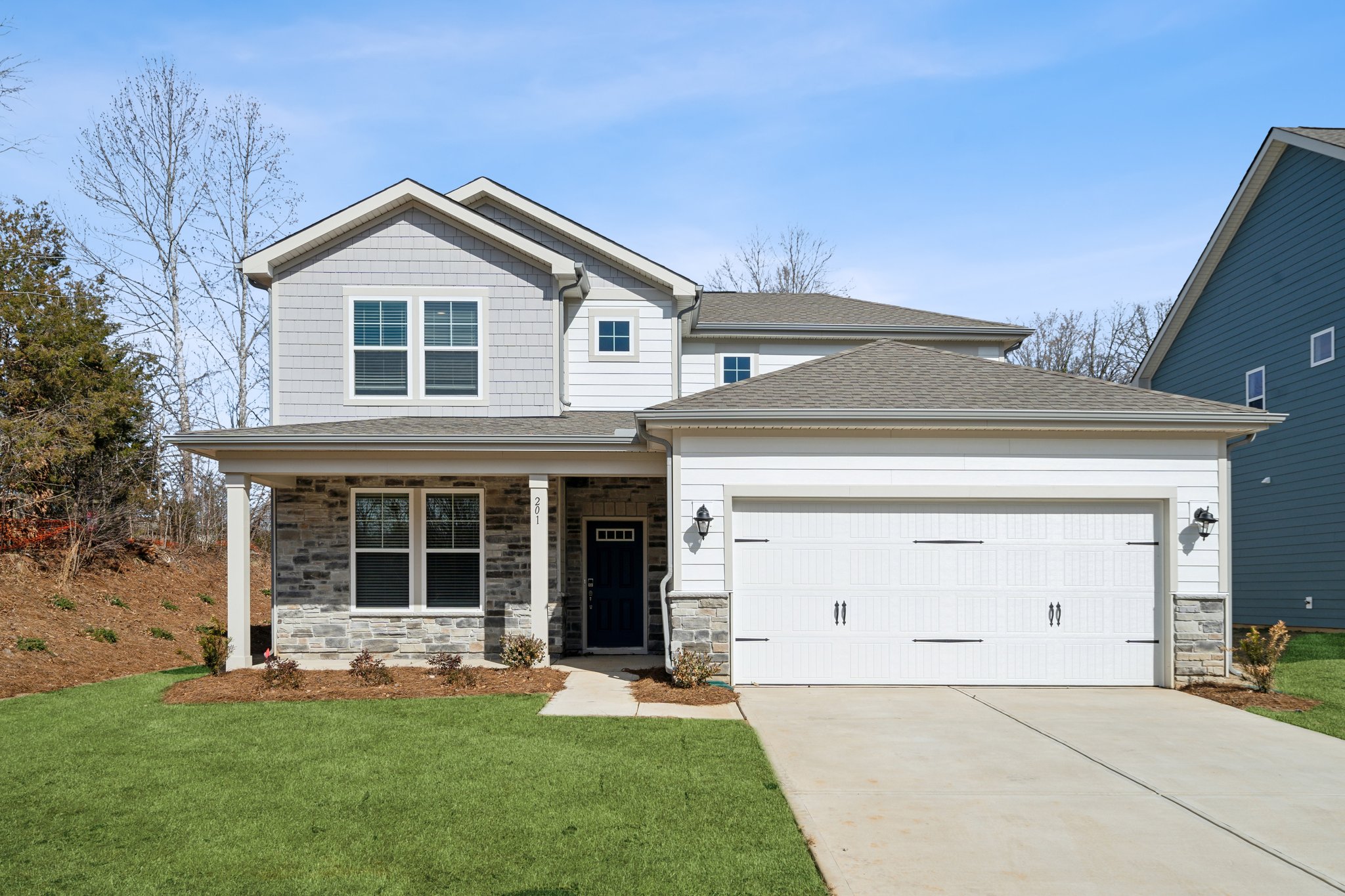 0011 201 E Warfield Dr